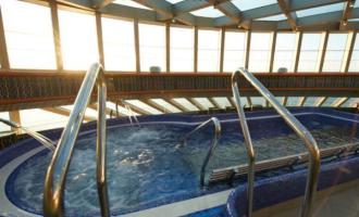 Cloud 9 Spa: Thalassotherapy Pool