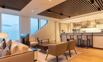 Explorer Lounge
