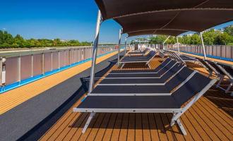 Sundeck Lounge