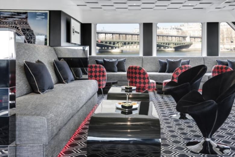  Uniworld Boutique River Cruises - Outdoor Lounge