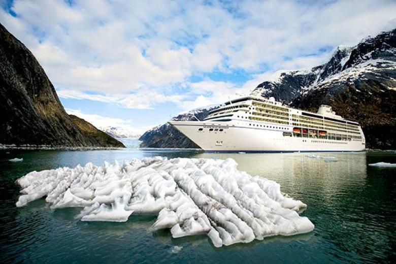  Regent Cruise Ship - Seven Seas Mariner In Alaska