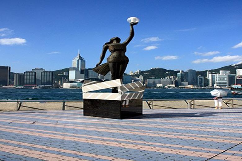 Avenue of Stars Statue