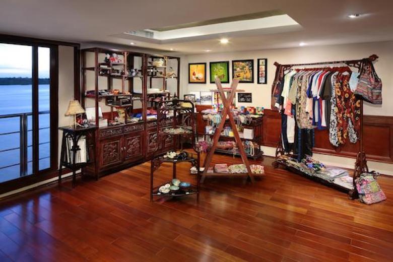 AmaWaterways - AmaDolce Gift Shop