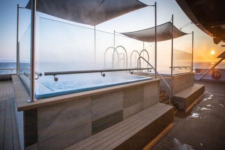 Hurtigruten Expeditions - Hot Tubs