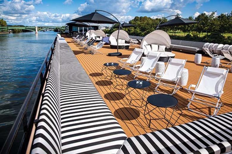 The B - Rooftop Lounge