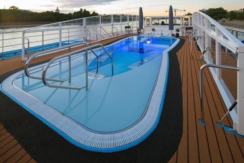 AmaWaterways - AmaMora Pool