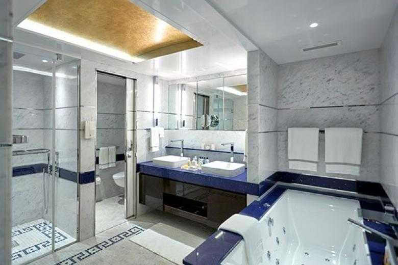 Suite Bathroom