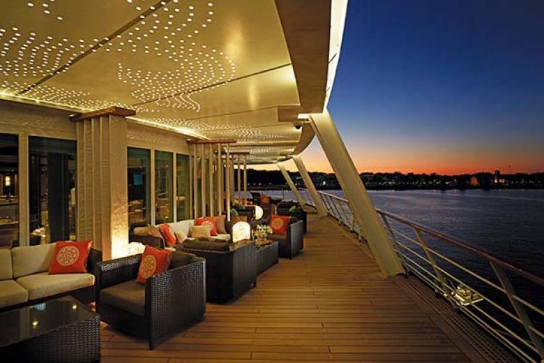 Horizon Lounge