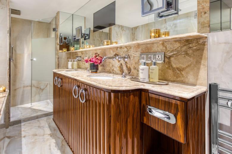 Uniworld Boutique River Cruises - Bathroom