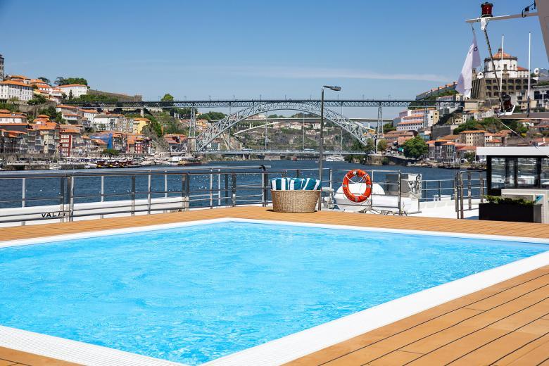 UNIWORLD BOUTIQUE CRUISES - Pool